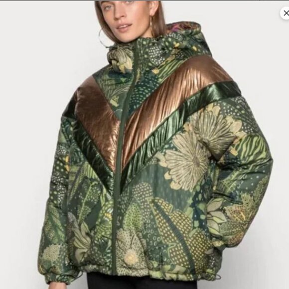 NWT Farm Rio Reversible Green Cool Leopard Puffer Jacket - Size Large - Picture 2 of 11